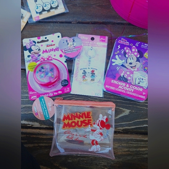 NWT Disney minnie mouse & friends gift basket,& puzzel picture frame decor - Picture 9 of 13